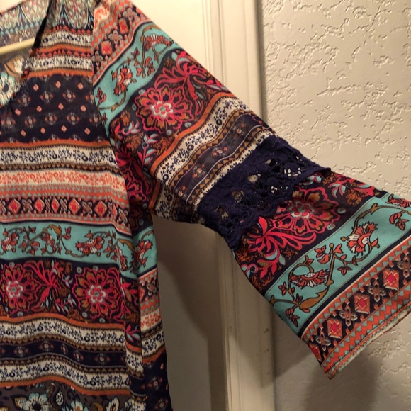 Multi-colored blouse - Picture 2 of 2